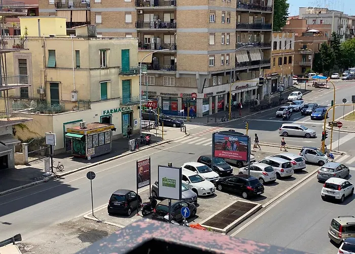 The Italian House In A Pochi Passi Dalla Metro A דירה