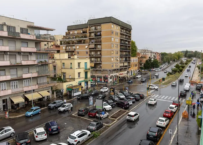 The Italian House In A Pochi Passi Dalla Metro A דירה
